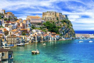 Calabria: L'Abbraccio Infinito del Sole